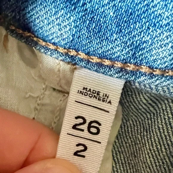 LOFT High Waisted Mom Jean Denim Shorts - 2/26 (measures 29") - Picture 8 of 11